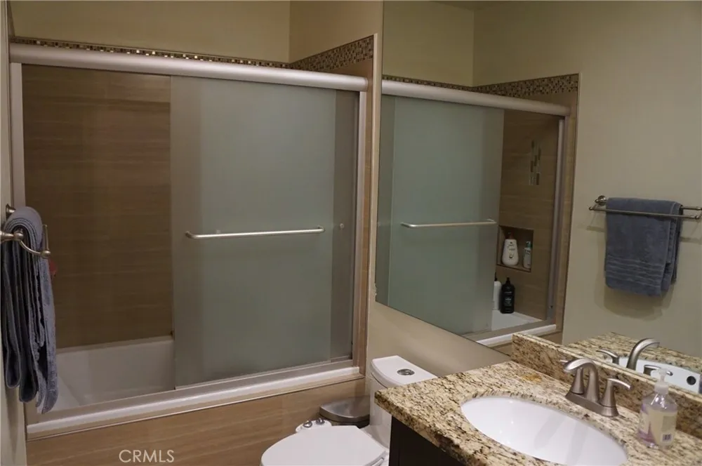 11225 Peach Grove Street #202 North Hollywood, CA 91601