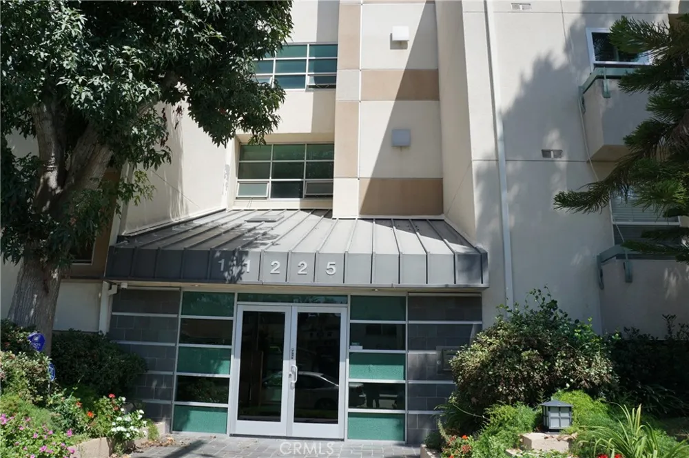 11225 Peach Grove Street #202 North Hollywood, CA 91601
