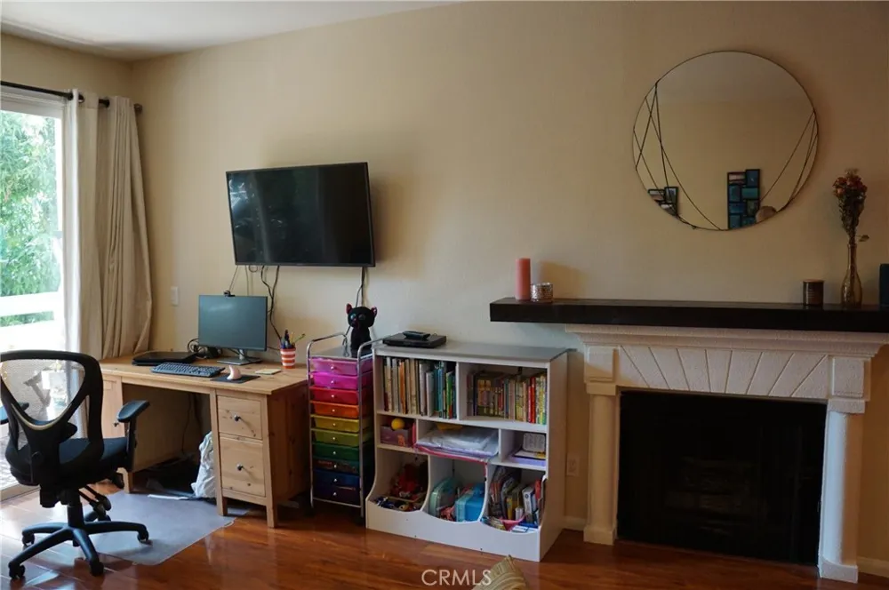 11225 Peach Grove Street #202 North Hollywood, CA 91601