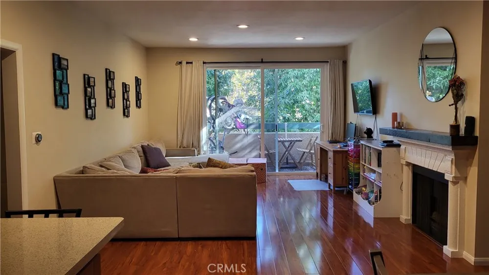 11225 Peach Grove Street #202 North Hollywood, CA 91601