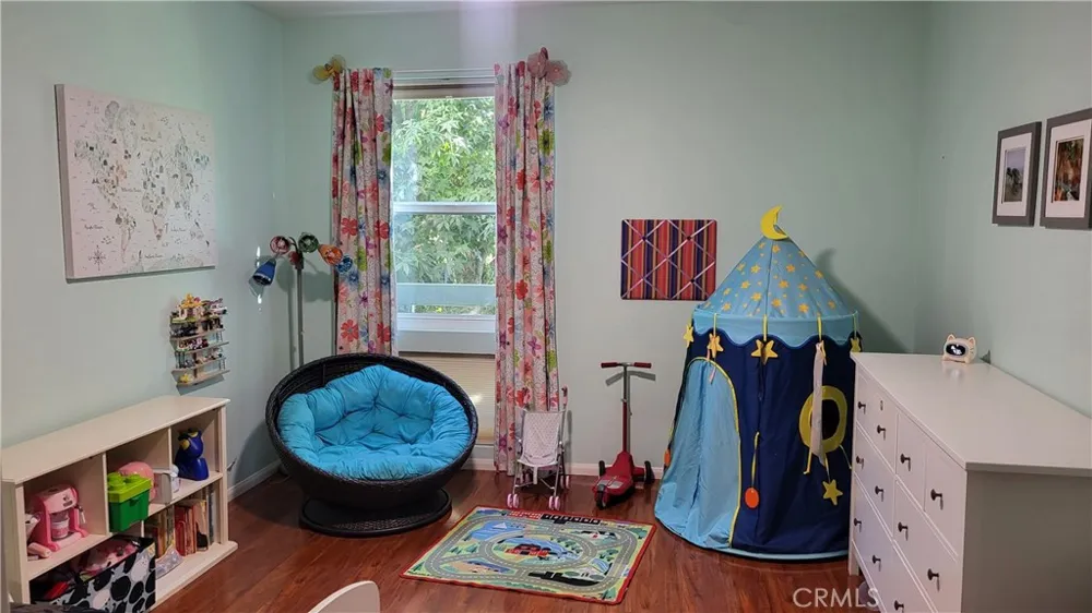 11225 Peach Grove Street #202 North Hollywood, CA 91601