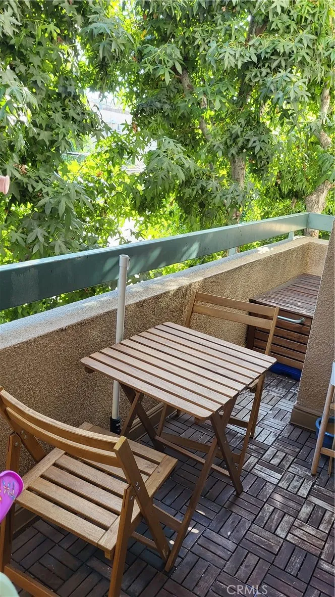 11225 Peach Grove Street #202 North Hollywood, CA 91601