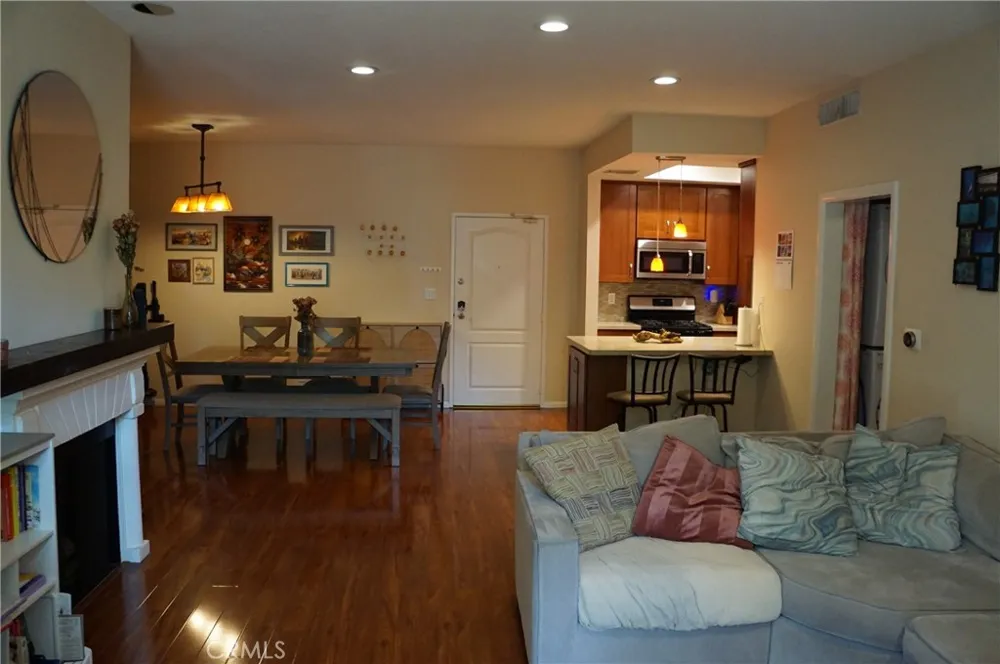 11225 Peach Grove Street #202 North Hollywood, CA 91601