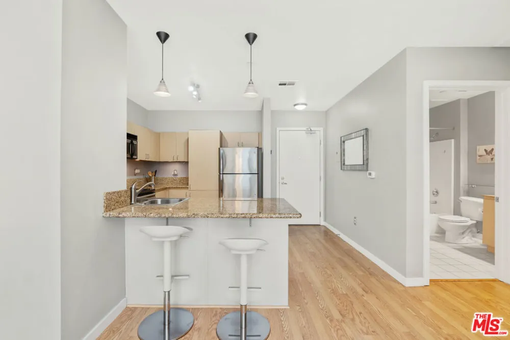 630 W 6th Street #613 Los Angeles, CA 90017