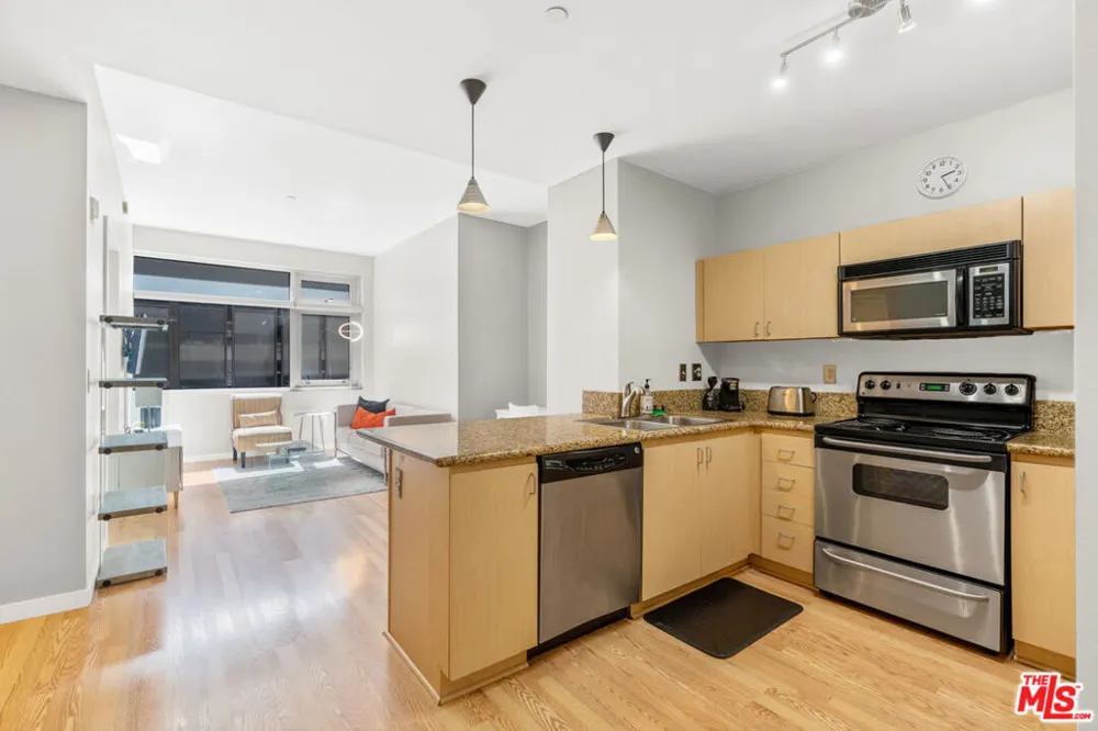 630 W 6th Street #613 Los Angeles, CA 90017
