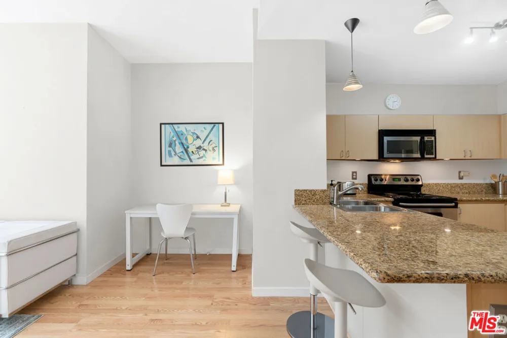 630 W 6th Street #613 Los Angeles, CA 90017