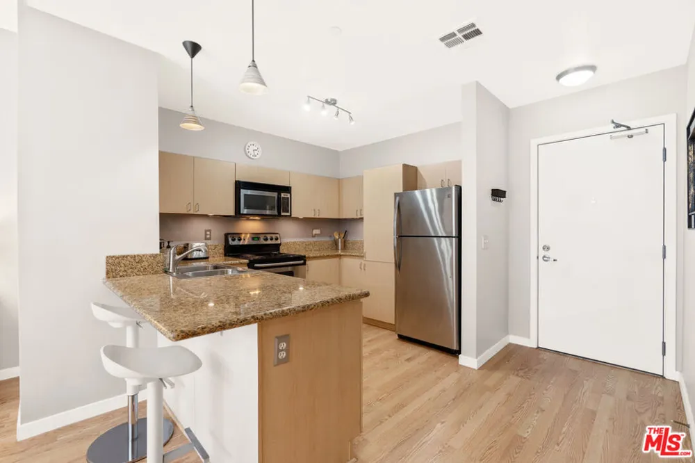 630 W 6th Street #613 Los Angeles, CA 90017