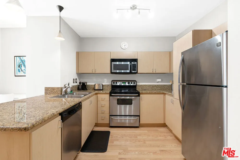 630 W 6th Street #613 Los Angeles, CA 90017