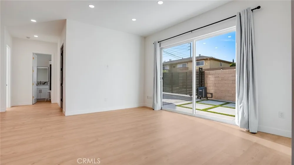 1822 Pomona Costa Mesa, CA 92627