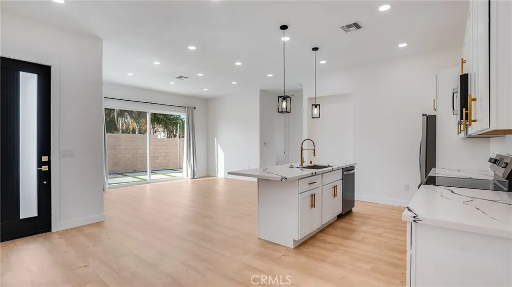 1822 Pomona Costa Mesa, CA 92627