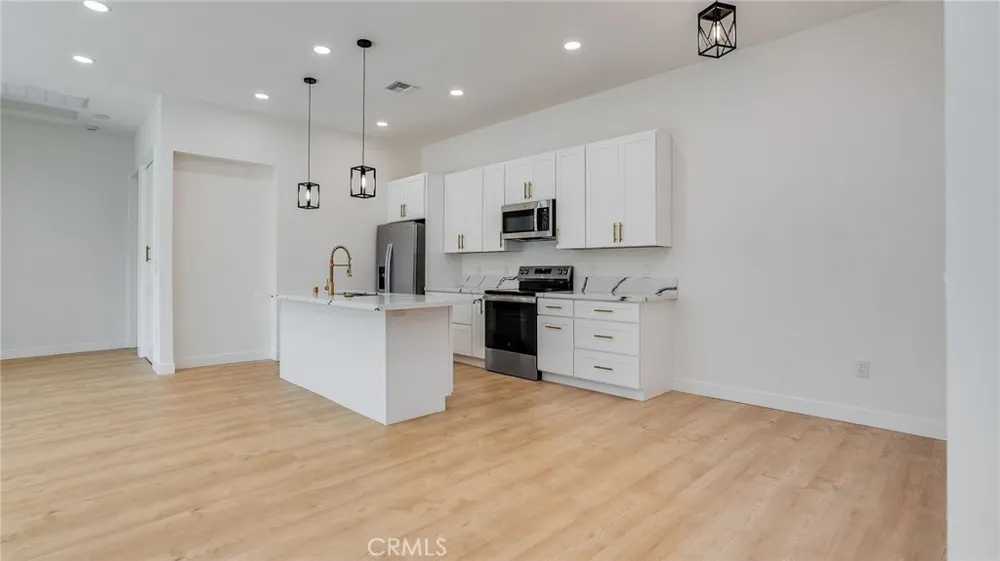 1822 Pomona Costa Mesa, CA 92627