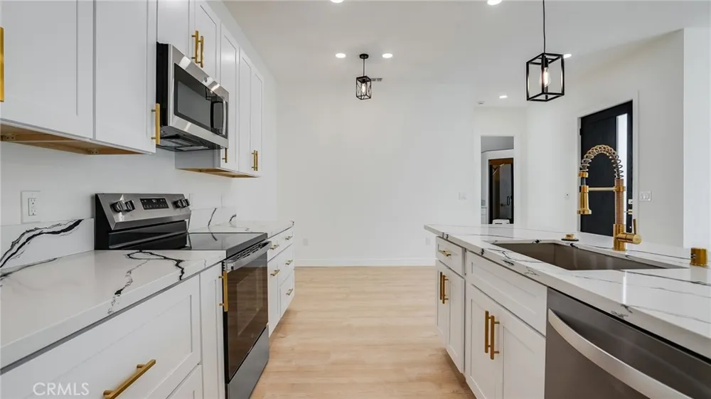 1822 Pomona Costa Mesa, CA 92627