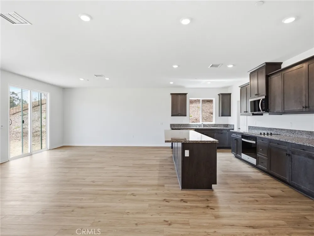 840 Sicily Lake Elsinore, CA 92530