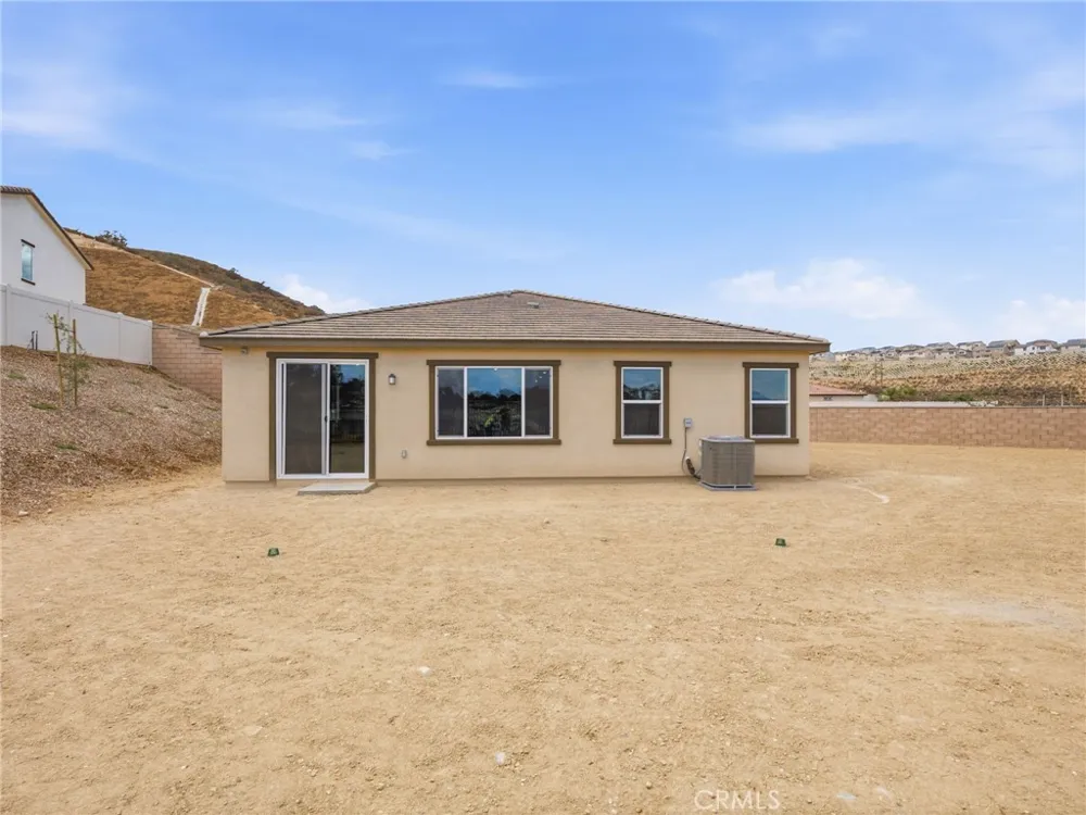 840 Sicily Lake Elsinore, CA 92530