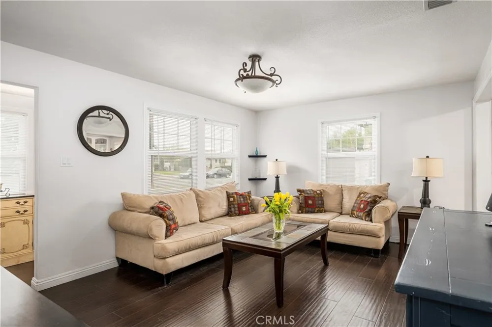 1822 Pomona Costa Mesa, CA 92627