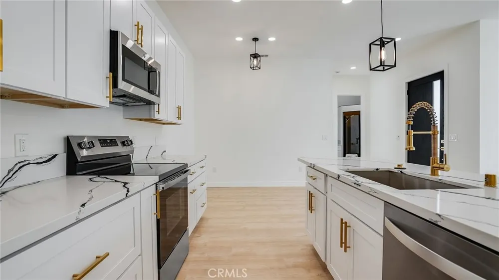 1822 Pomona Costa Mesa, CA 92627