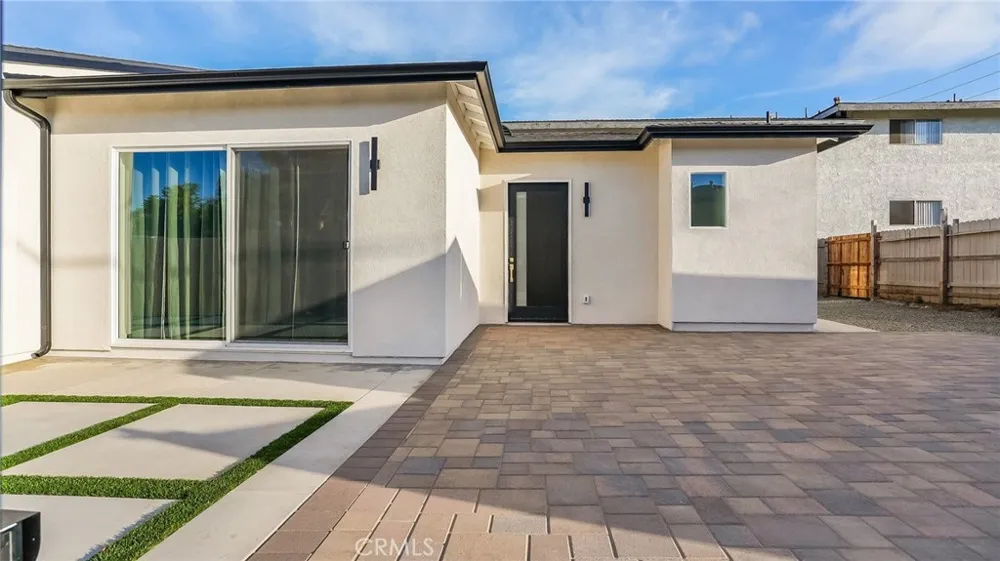 1822 Pomona Costa Mesa, CA 92627
