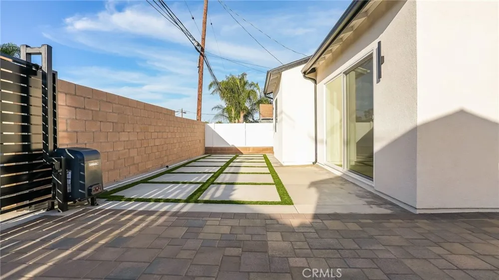 1822 Pomona Costa Mesa, CA 92627