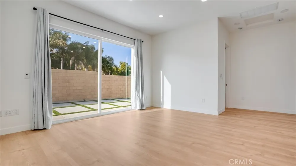 1822 Pomona Costa Mesa, CA 92627
