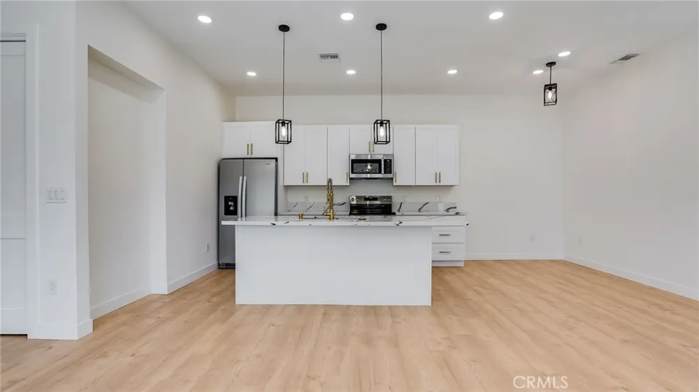 1822 Pomona Costa Mesa, CA 92627