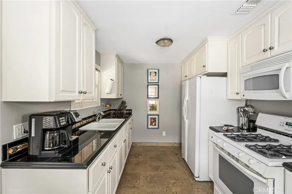 1822 Pomona Costa Mesa, CA 92627