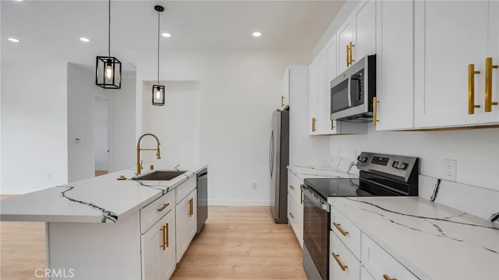 1822 Pomona Costa Mesa, CA 92627