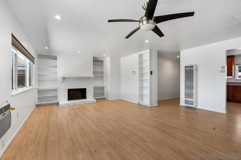 4581 Chinook San Diego, CA 92117