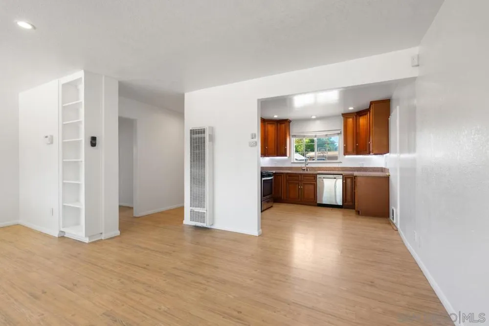 4581 Chinook San Diego, CA 92117