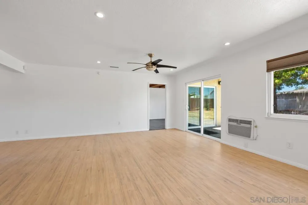 4581 Chinook San Diego, CA 92117