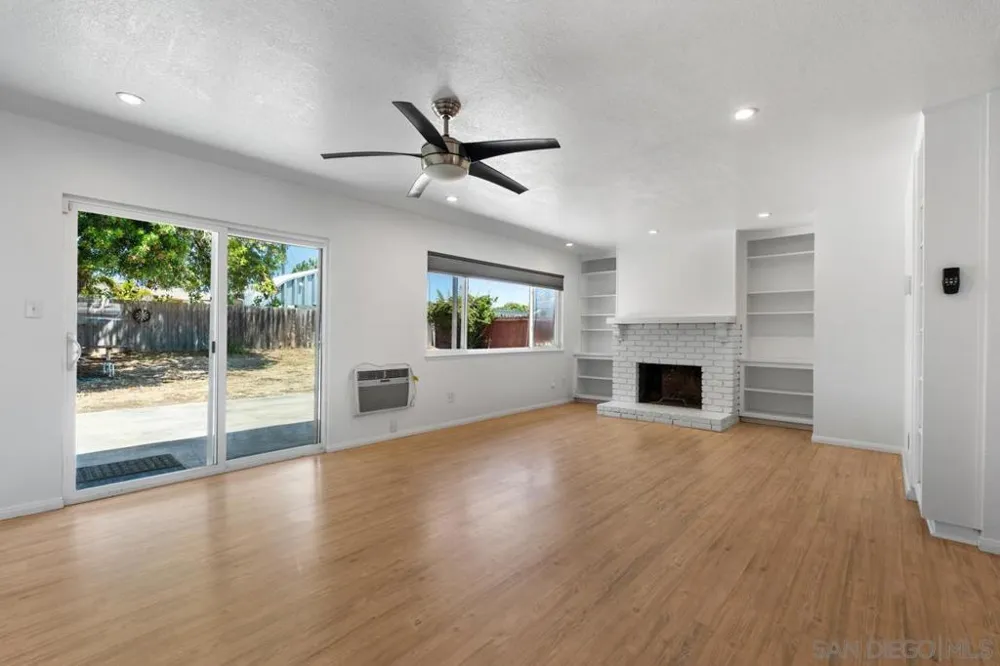 4581 Chinook San Diego, CA 92117