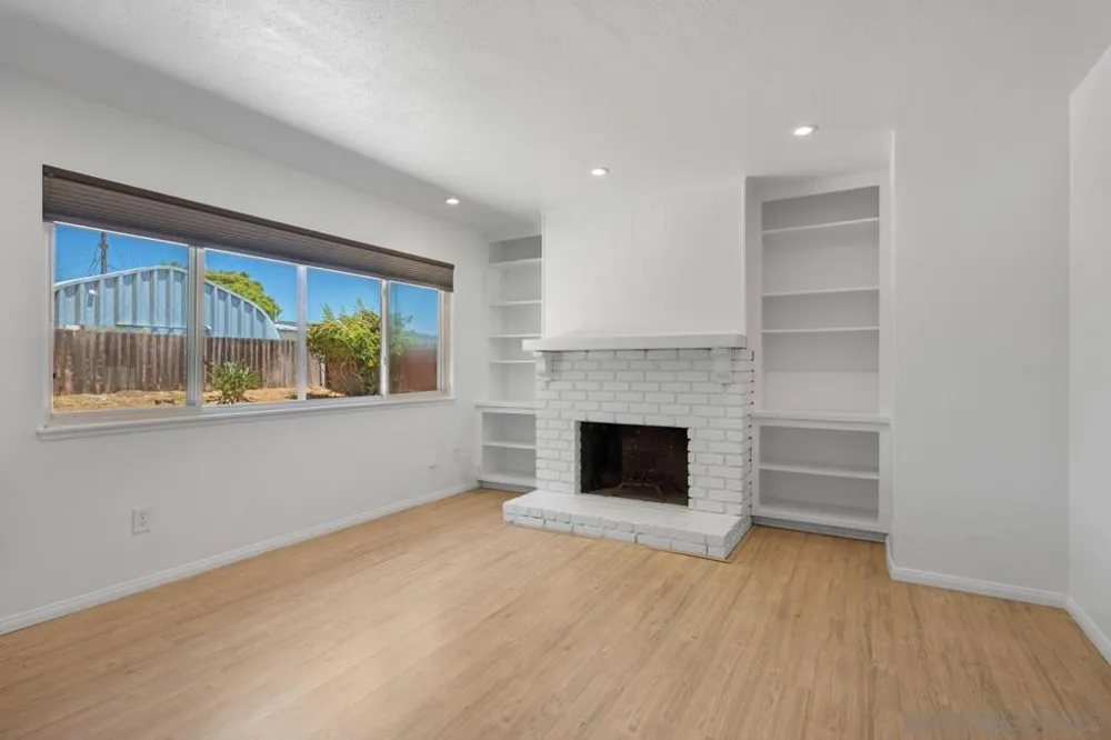 4581 Chinook San Diego, CA 92117
