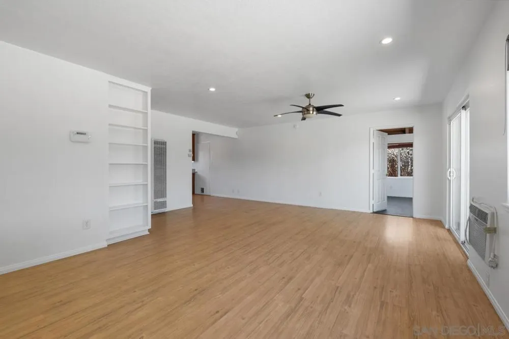 4581 Chinook San Diego, CA 92117