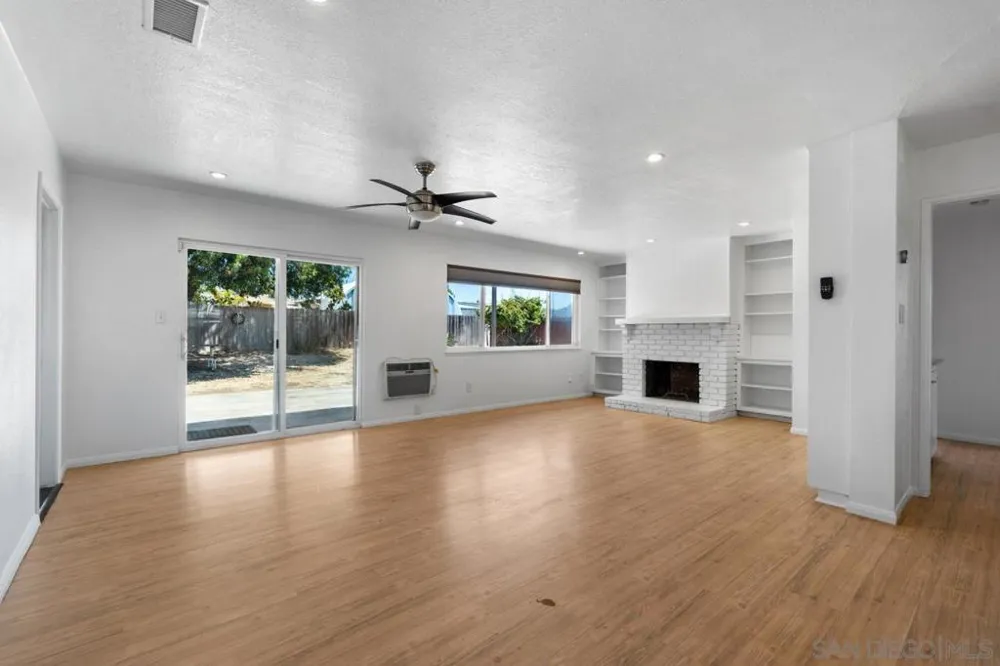 4581 Chinook San Diego, CA 92117