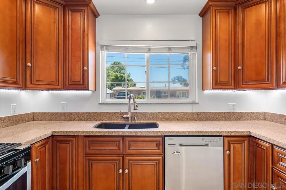 4581 Chinook San Diego, CA 92117