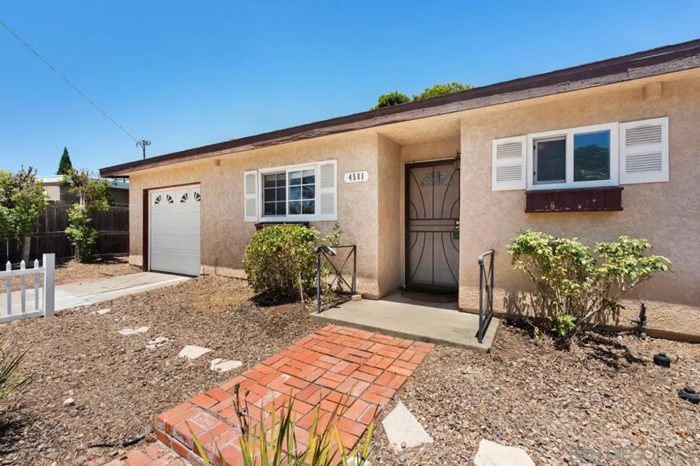 4581 Chinook San Diego, CA 92117