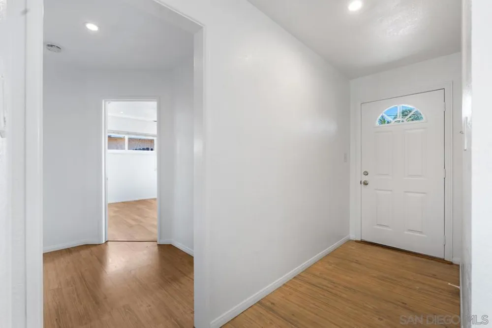 4581 Chinook San Diego, CA 92117