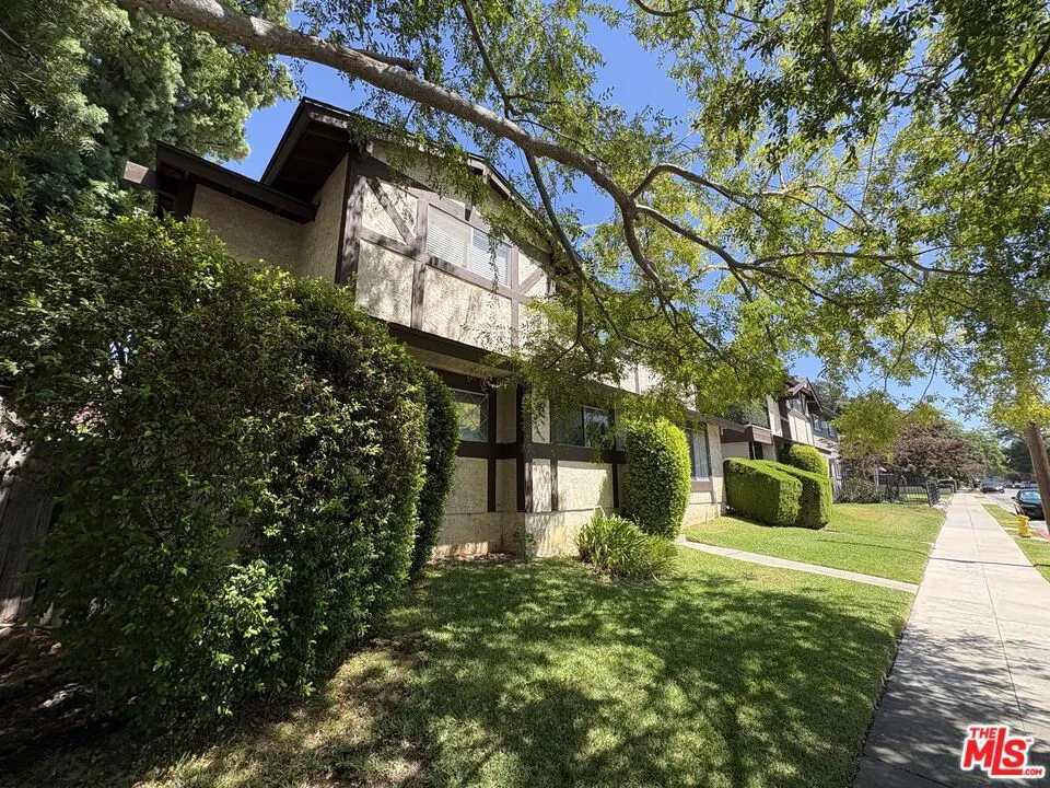 425 Linwood Avenue #M Monrovia, CA 91016