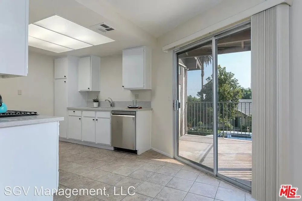 425 Linwood Avenue #M Monrovia, CA 91016