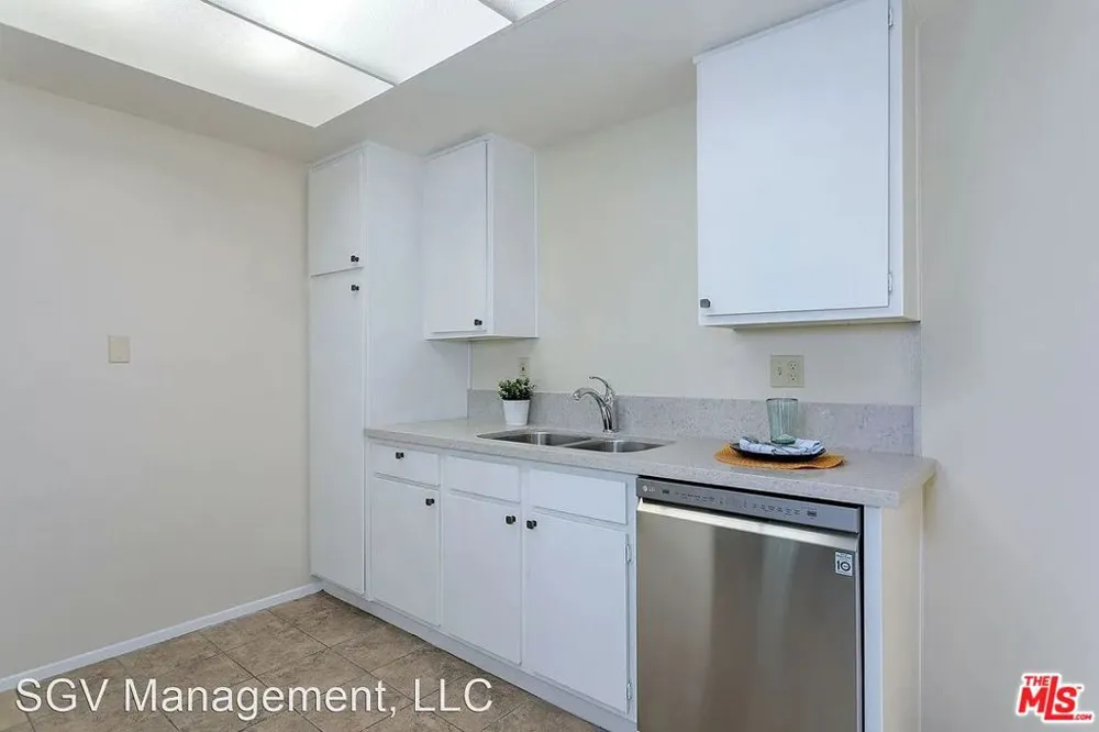 425 Linwood Avenue #M Monrovia, CA 91016