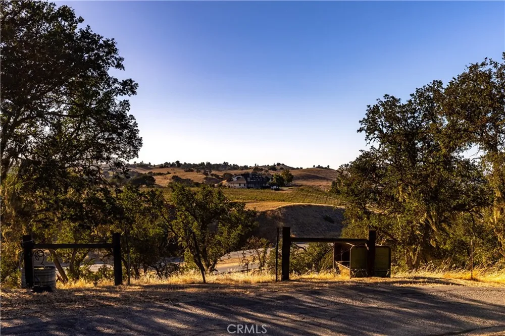 7485 Monterey Paso Robles, CA 93446
