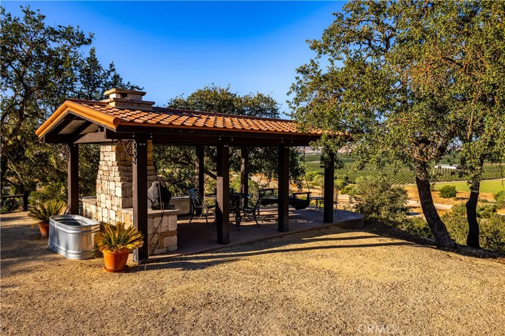 7485 Monterey Paso Robles, CA 93446
