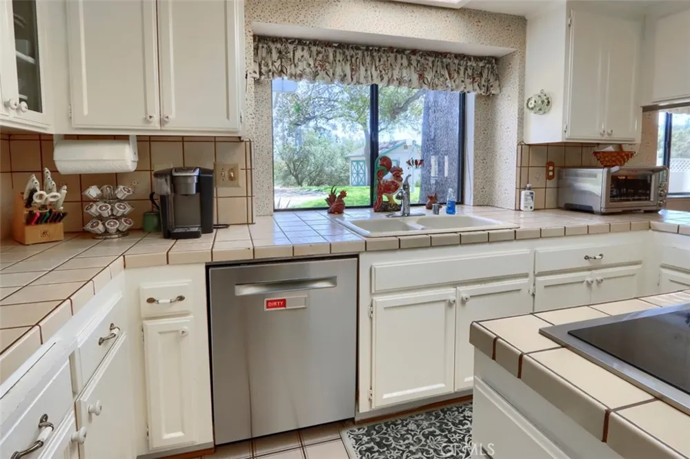 42593 John Muir Coarsegold, CA 93614
