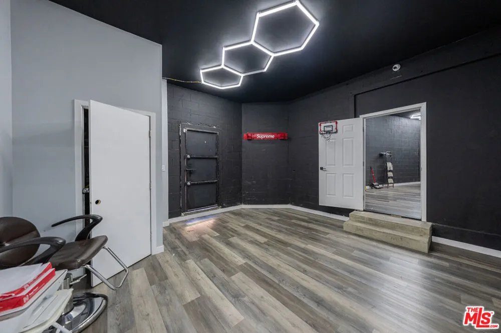 13831 Saticoy Panorama City, CA 91402