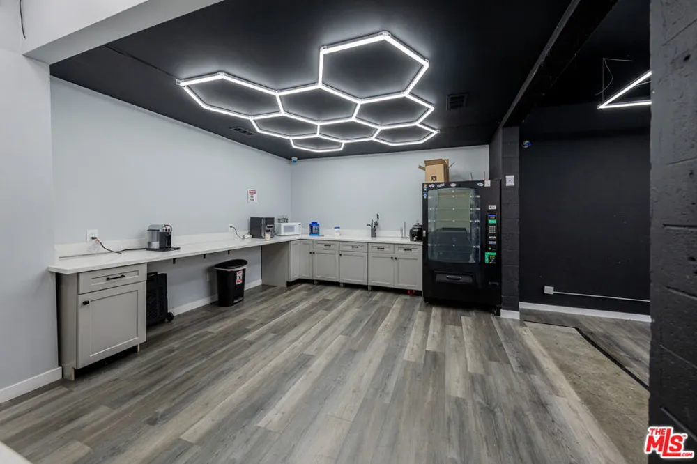 13831 Saticoy Panorama City, CA 91402