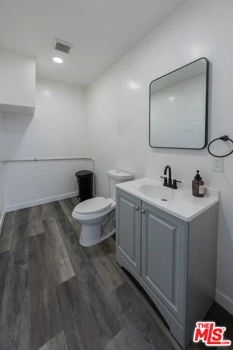 13831 Saticoy Panorama City, CA 91402