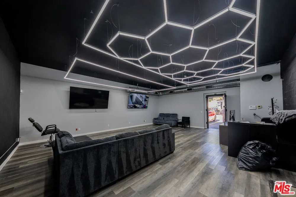 13831 Saticoy Panorama City, CA 91402
