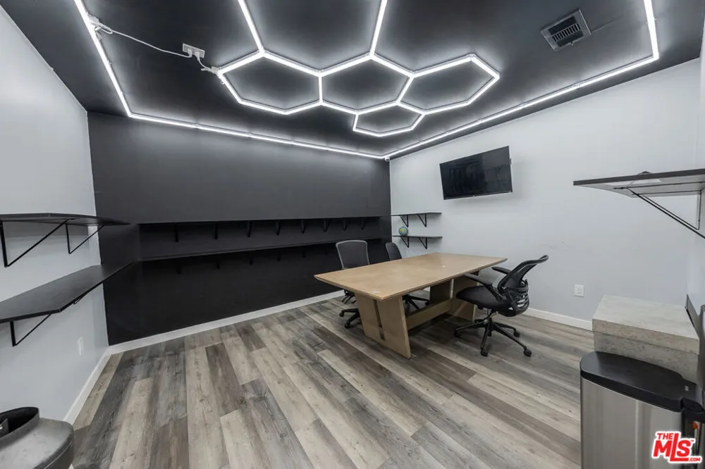 13831 Saticoy Panorama City, CA 91402