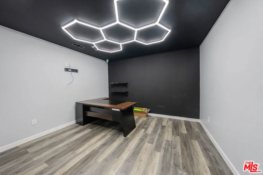 13831 Saticoy Panorama City, CA 91402