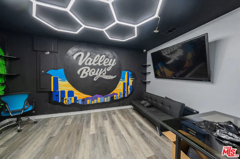 13831 Saticoy Panorama City, CA 91402