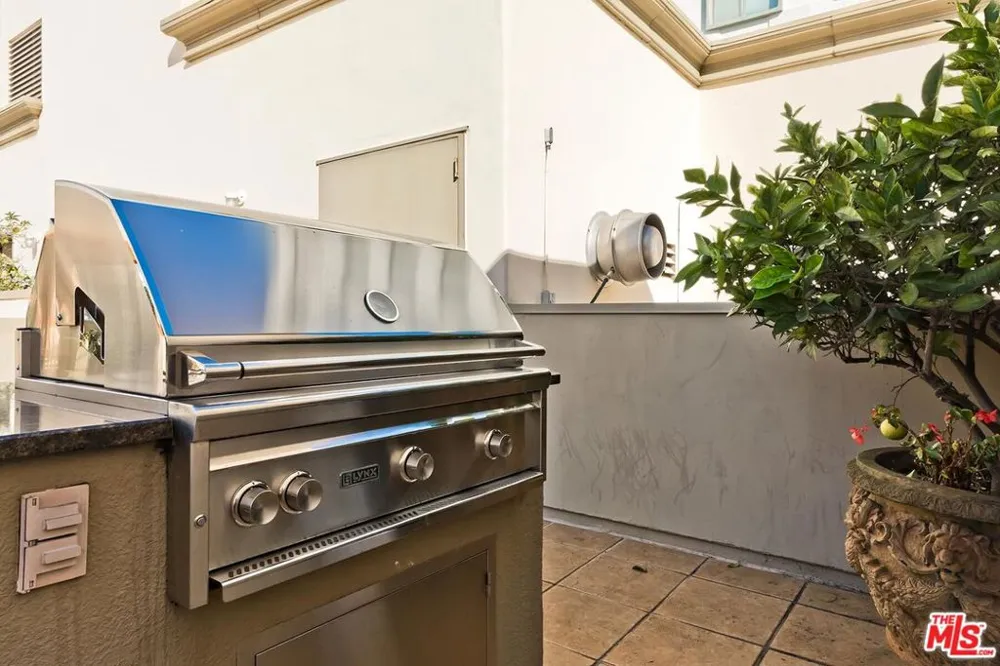 10795 Wilshire Boulevard #101 Los Angeles, CA 90024